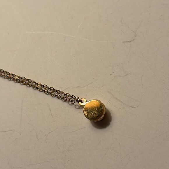 Vintage dainty cream white gold tone rose “D” initial monogram clasp necklace - Picture 4 of 4